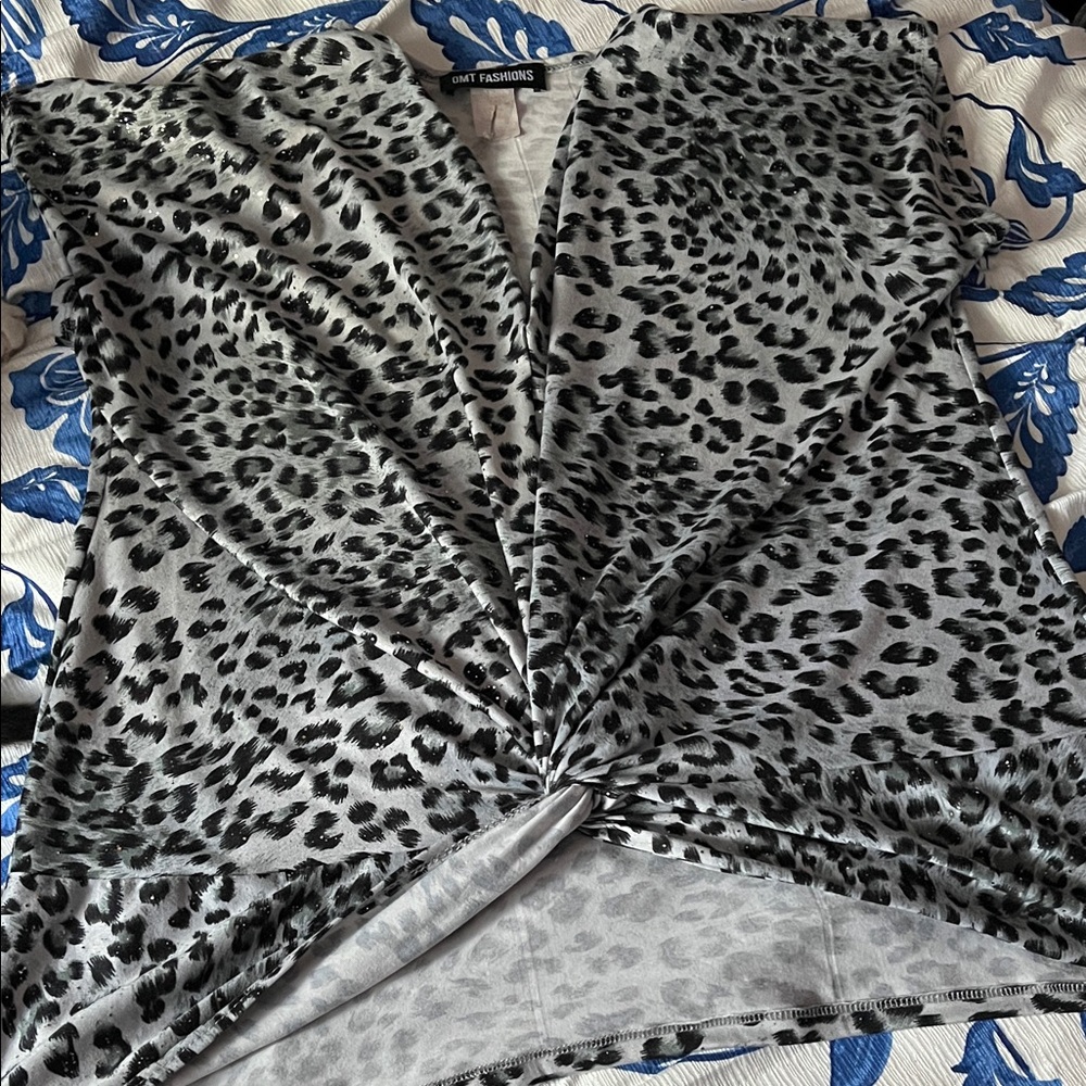 OMT Fashions Sparkly Snow Leopard Gathered Top Size XL